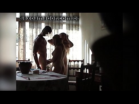 ❤️ Prietenii sexuali invită un bărbat uriaș și o partidă în trei cu el ☑ at ro.mrpornogratis.ru ❌